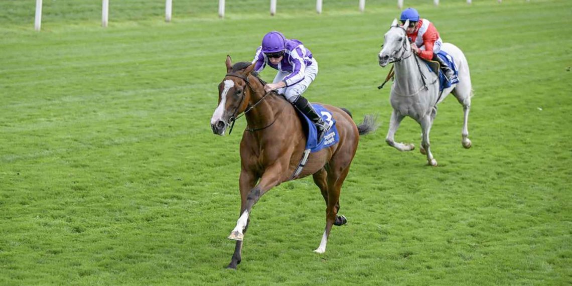 A York Minnie Hauk chiude la Triple-Oaks
