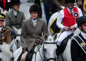 La Principessa Anna guida la storica cavalcata di Edimburgo
