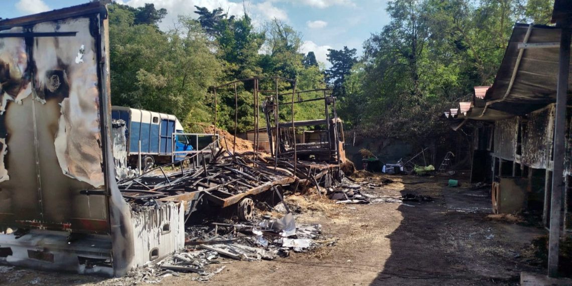 Tragedia: in fiamme la scuderia di Paolo Adorno