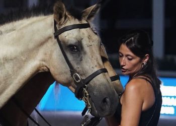 Serena Veri: “Il backstage è magia pura. Il mio ruolo? Proteggere cavalli e artisti”