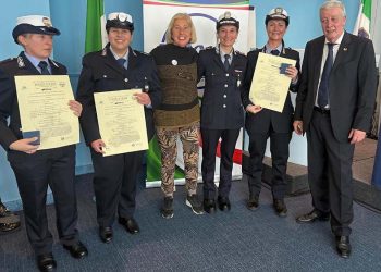 Cairo vigilesse 1765029738661.jpeg mettono in salvo tre animali in fuga  premiate le vigilesse 350x250