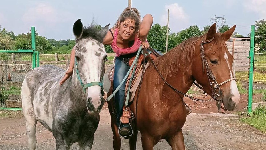 francesca asinari 1764756216866.jpg lite per un cavallo  38enne si toglie la vita a nole  indagini della procura di ivrea