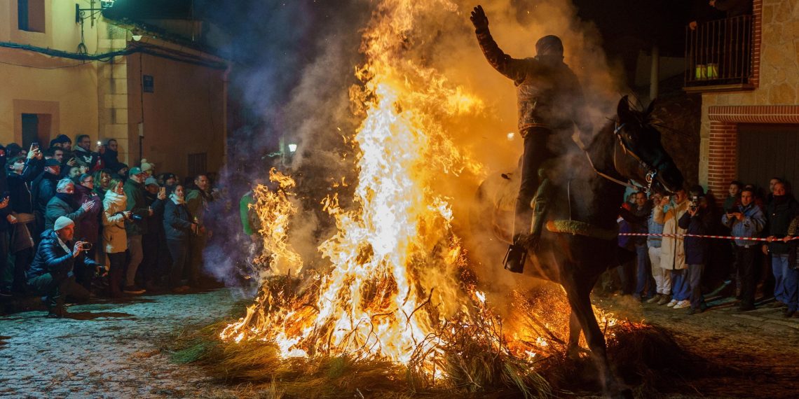 La Luminarias, i cavalli e il fuoco: ma come fanno?