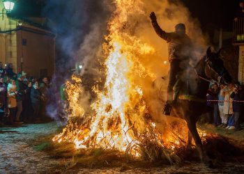 La Luminarias, i cavalli e il fuoco: ma come fanno?