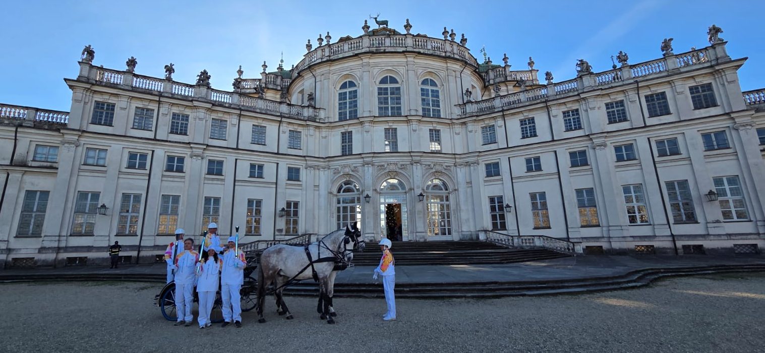 La fiaccola olimpica a Stupinigi e1768227108314
