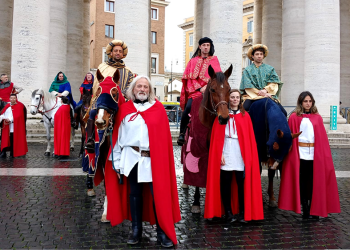 Viva la Befana a San Pietro per i doni a Leone XIV