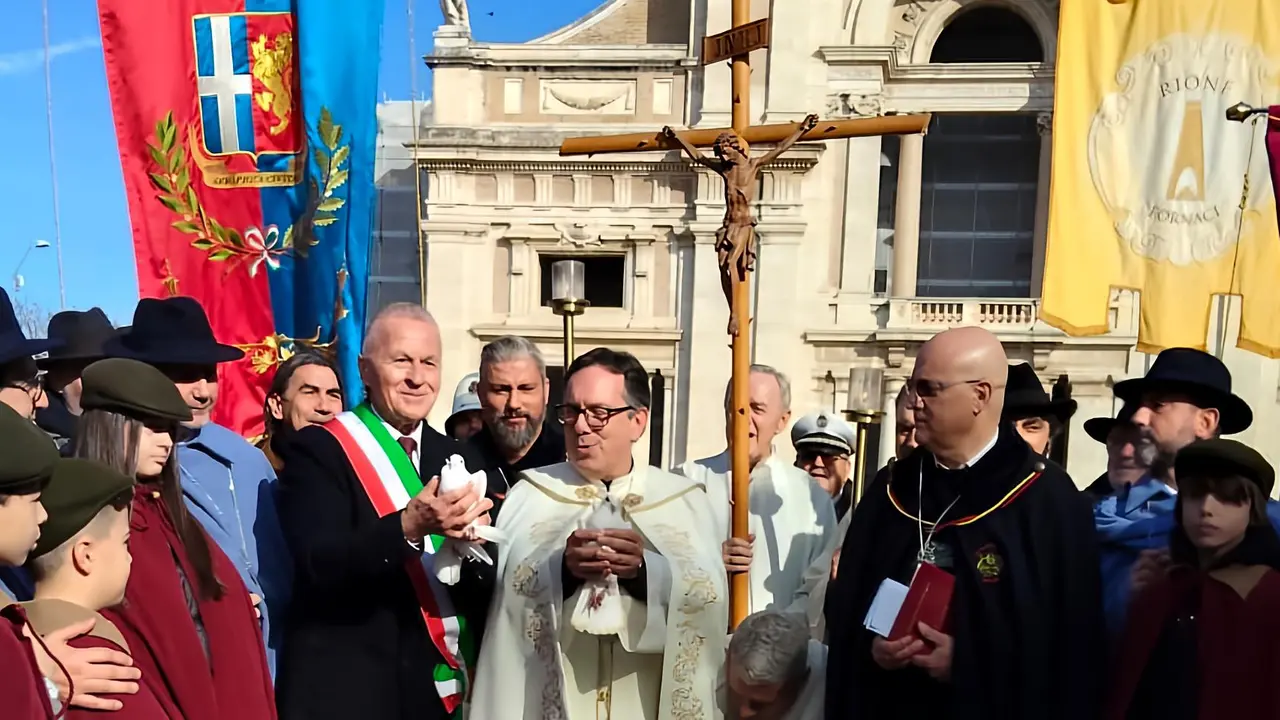 i cittadini si ritrovano e ricordano il piatto