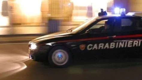 tentano il furto fuggono in auto e si scontrano