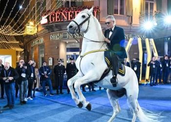 Sanremo: di che colore era il cavallo bianco di Bocelli?