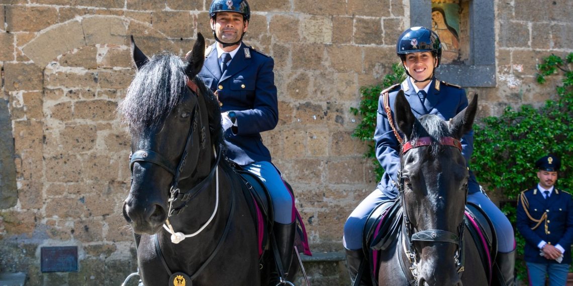 Polizia di Stato,  a cavallo da 174 anni